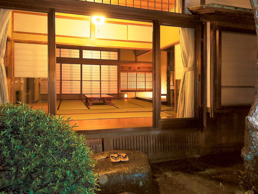 トラディショナル ルーム 禁煙 ガーデンビュー 客室2 | 灰屋