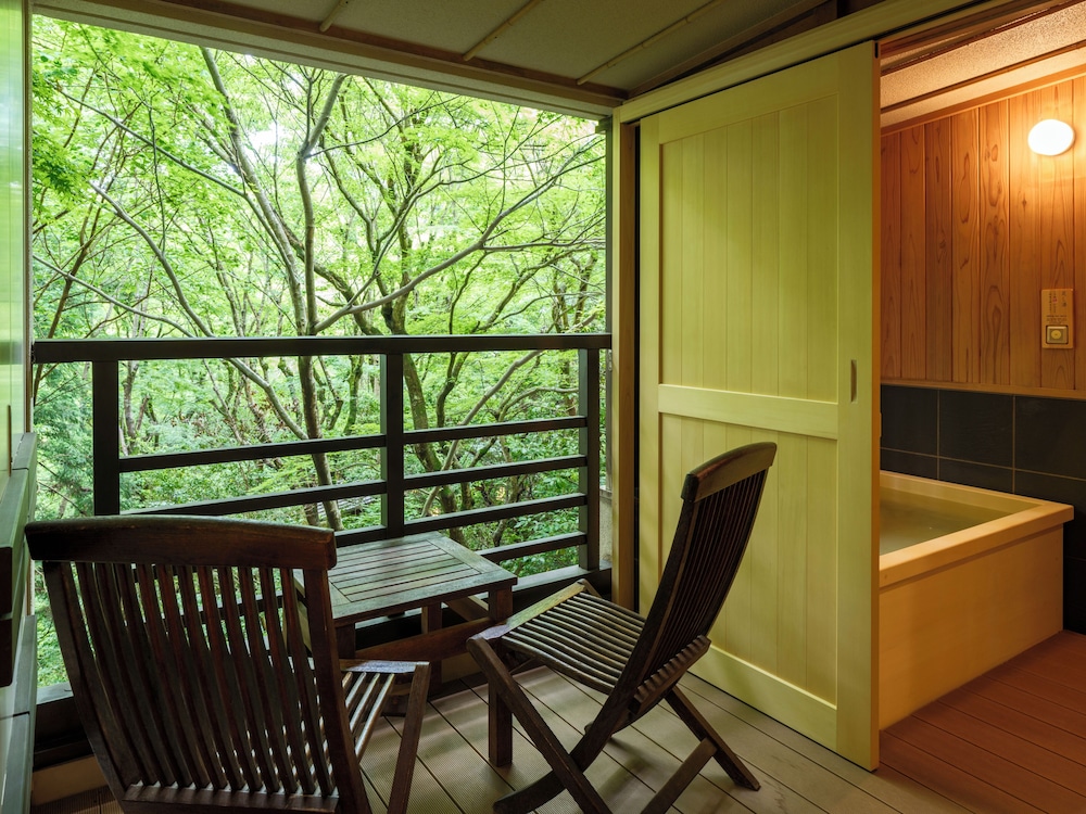 ツインルーム 客室2 | 箱根小涌谷温泉 水の音