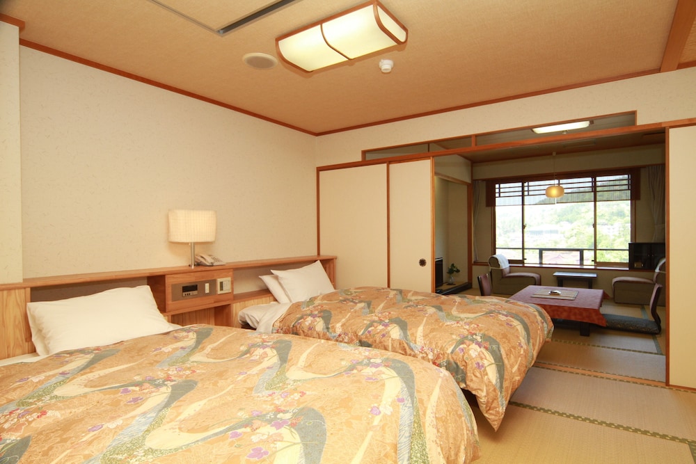 和室 オーシャンビュー 禁煙 エコノミー懐石料理コース 客室1 | 聚景荘