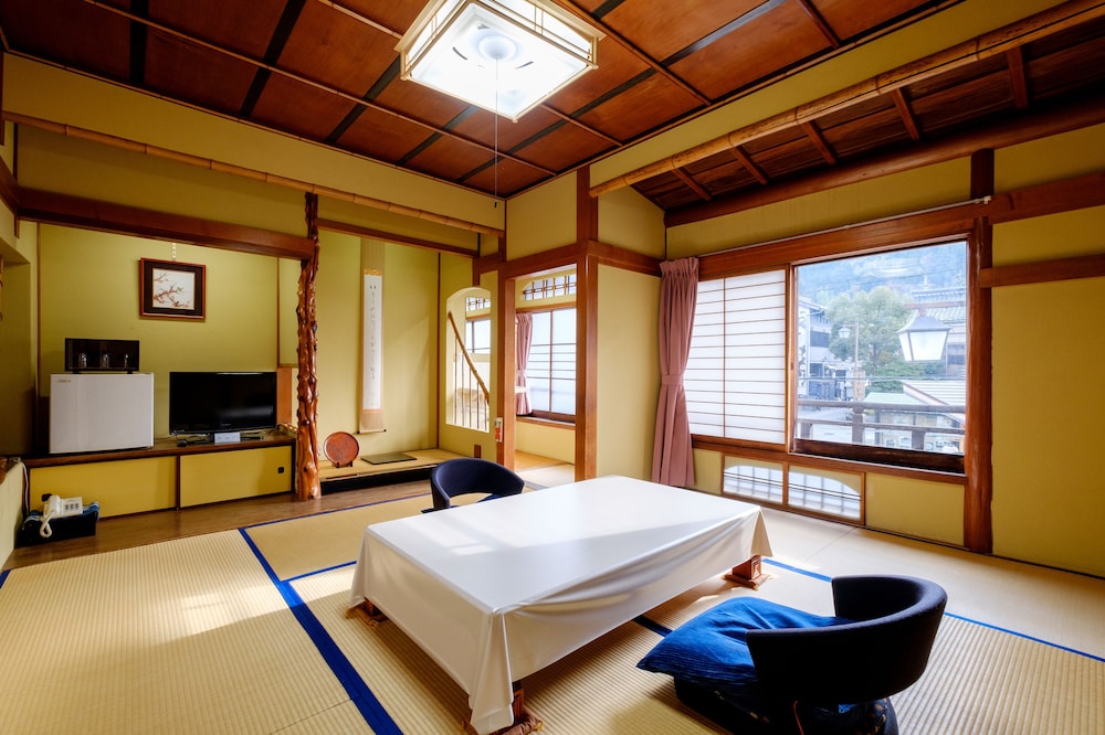 明治の和室・昭和の和室（タイプC） 客室1 | 木屋旅館