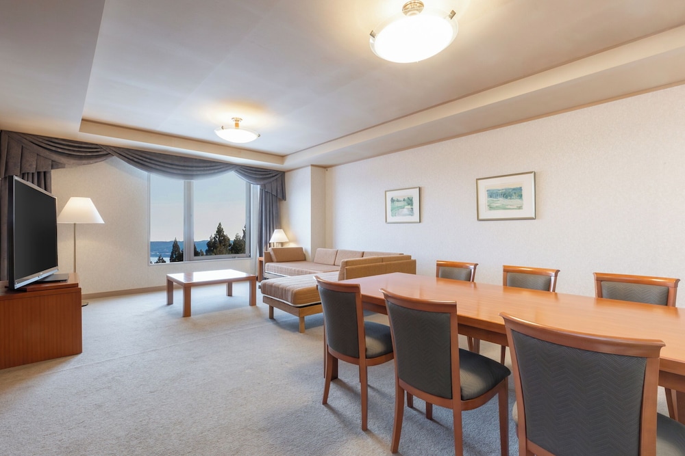 [洋室] ロイヤルスイート 禁煙 客室3 | 亀の井ホテル 青森まかど