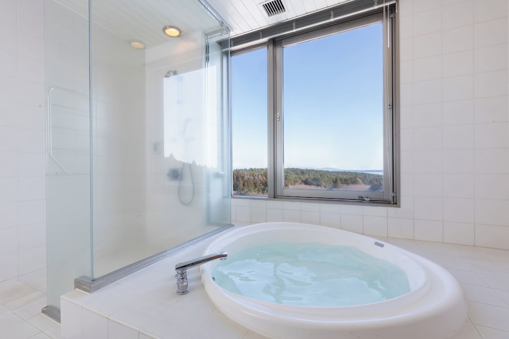 [洋室] スイート 禁煙 バスルーム1 | 亀の井ホテル 青森まかど