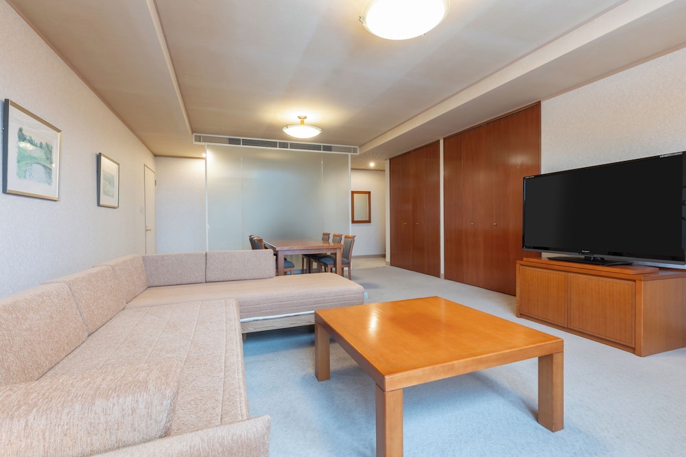 [洋室] ロイヤルスイート 禁煙 客室2 | 亀の井ホテル 青森まかど