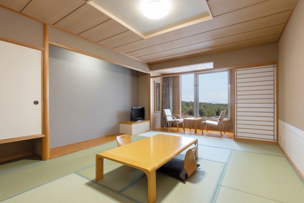 [和室] 12畳間 禁煙 | 亀の井ホテル 青森まかど