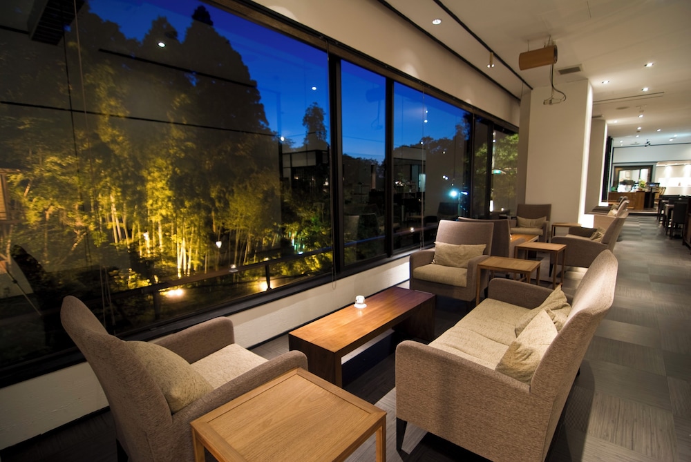 ロビーラウンジ1 | 会津東山温泉 庄助の宿 瀧の湯