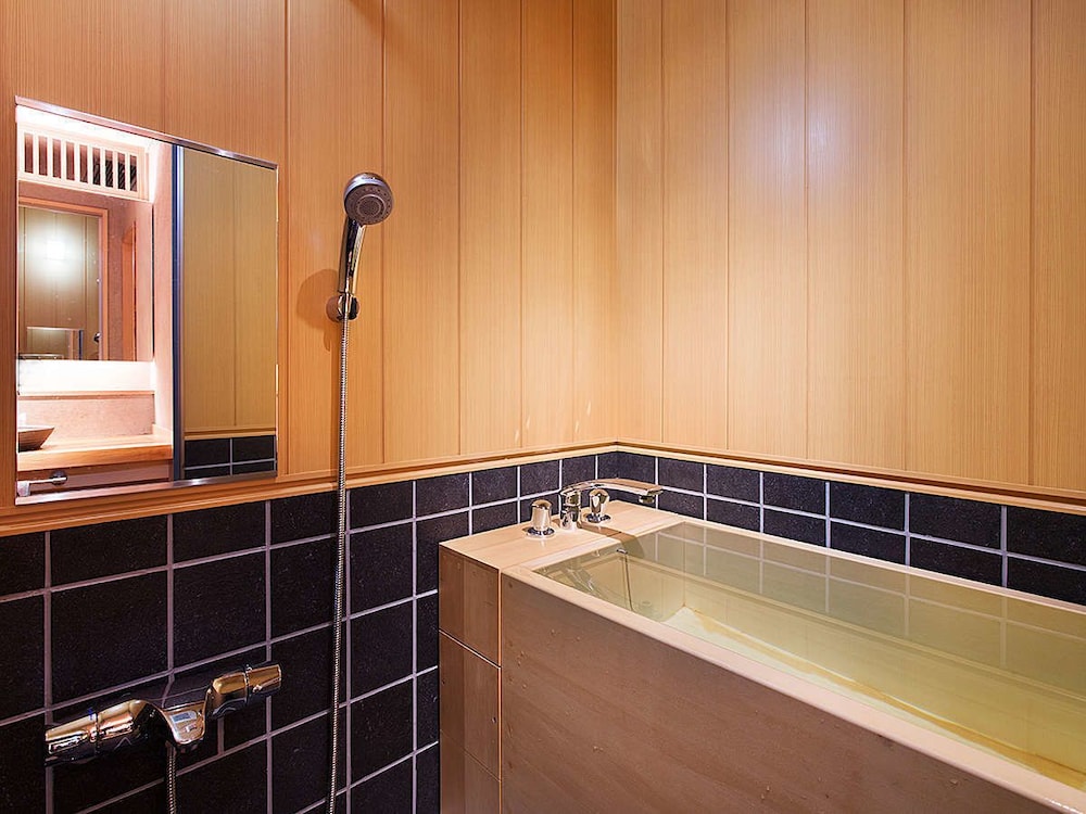 デラックス 和室 バスルーム0 | 会津東山温泉 庄助の宿 瀧の湯