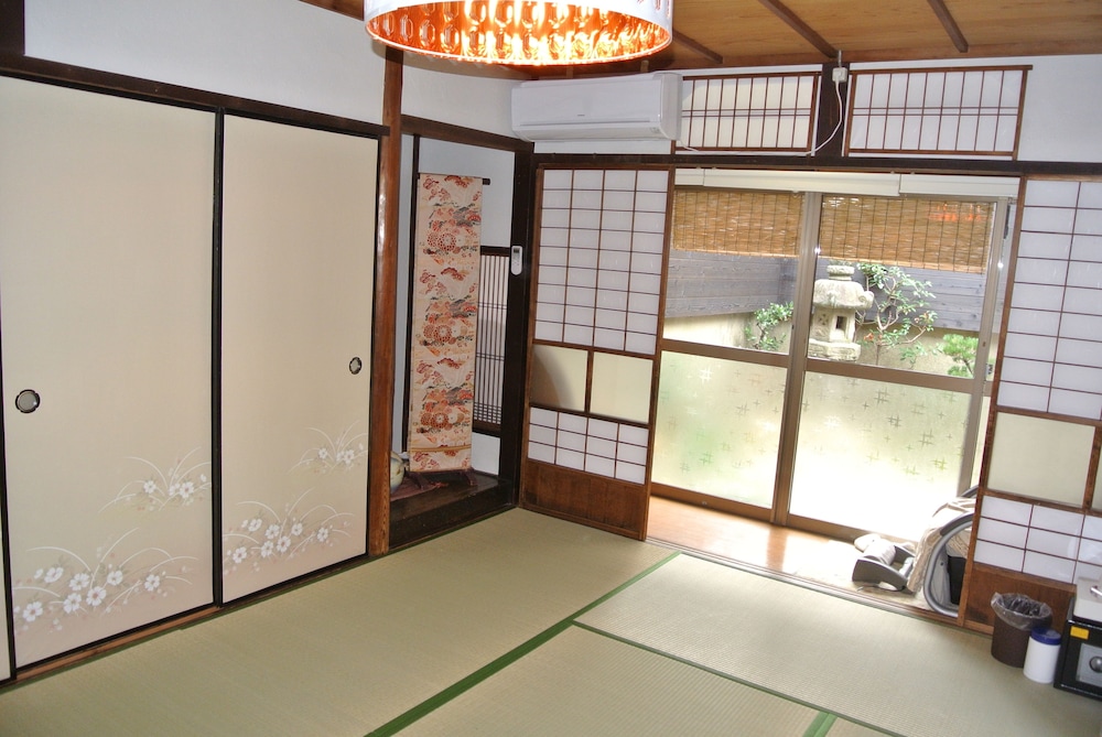 梅Ume 1階和室 京間6畳 禁煙 客室1 | 京の宿 華 西陣