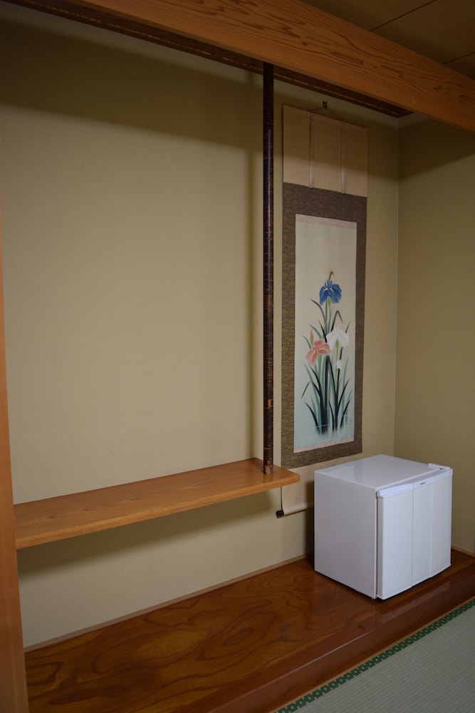 和室 (トイレつき) 山側 小型冷蔵庫0 | ホテル パークウェイ
