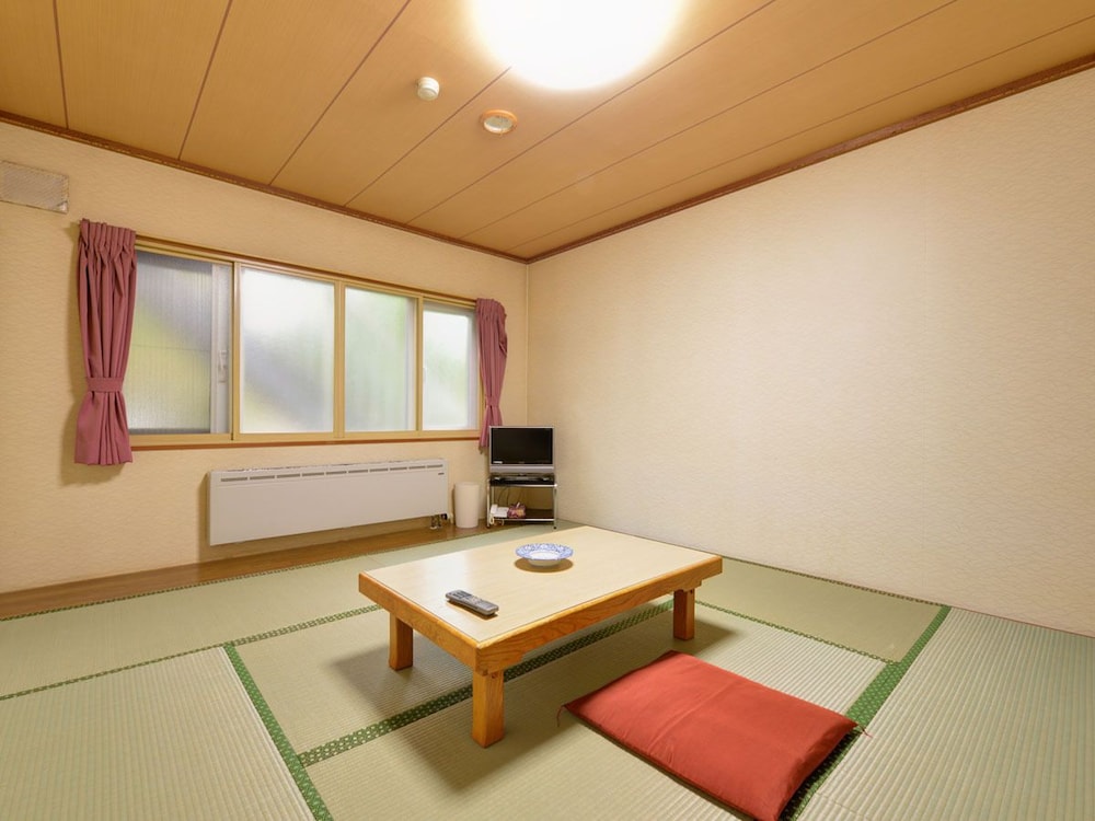 和室 (トイレつき) 山側 客室1 | ホテル パークウェイ