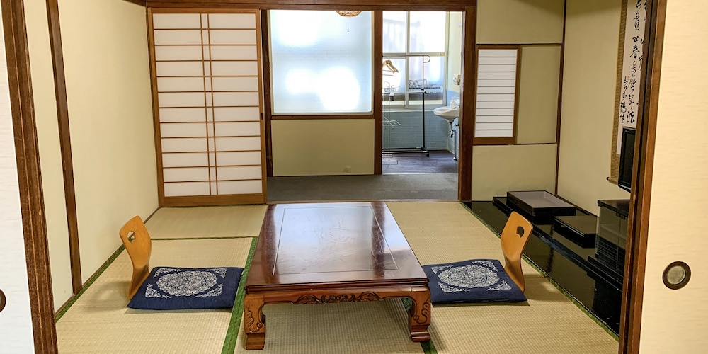和室8畳スーペリア 客室1 | 別府のお宿 加賀屋