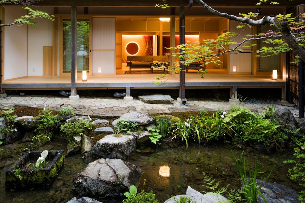 ラグジュアリー スイート 専用バスルーム ガーデンビュー 部屋からの景観2 | 宿坊 準別格本山 恵光院