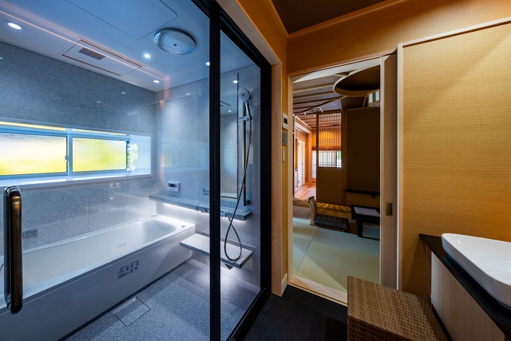 デラックス ルーム 禁煙 浴槽 バスルーム0 | 宿坊 準別格本山 恵光院