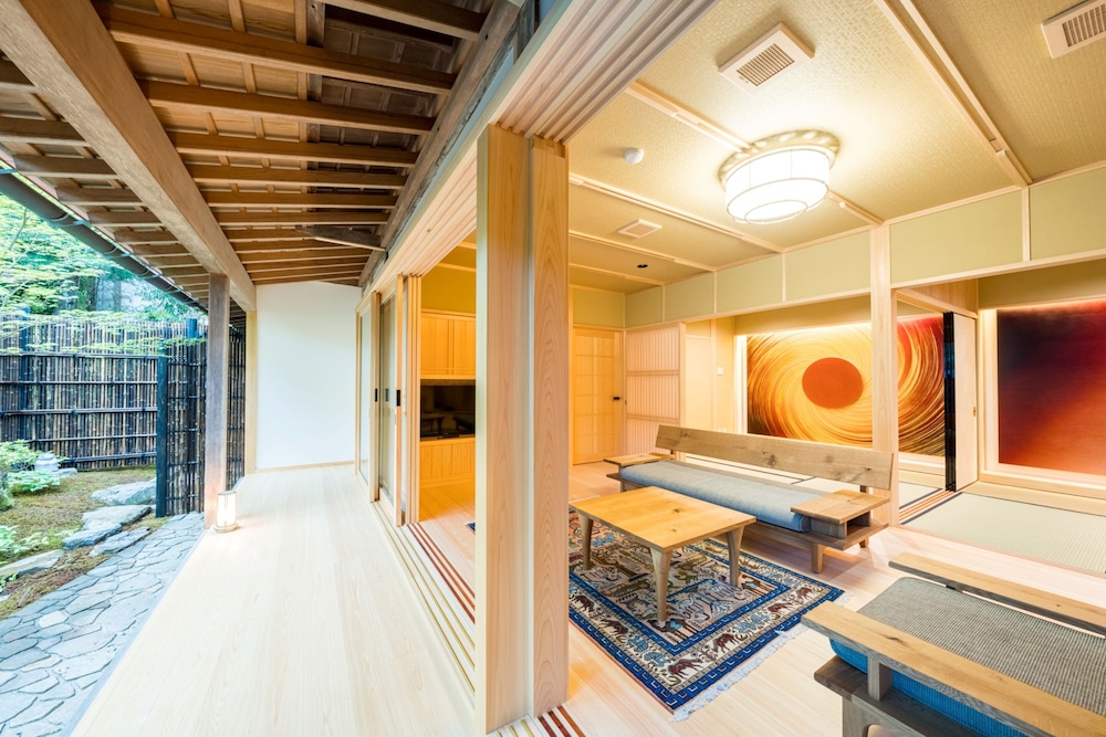 ラグジュアリー スイート 専用バスルーム ガーデンビュー 客室4 | 宿坊 準別格本山 恵光院