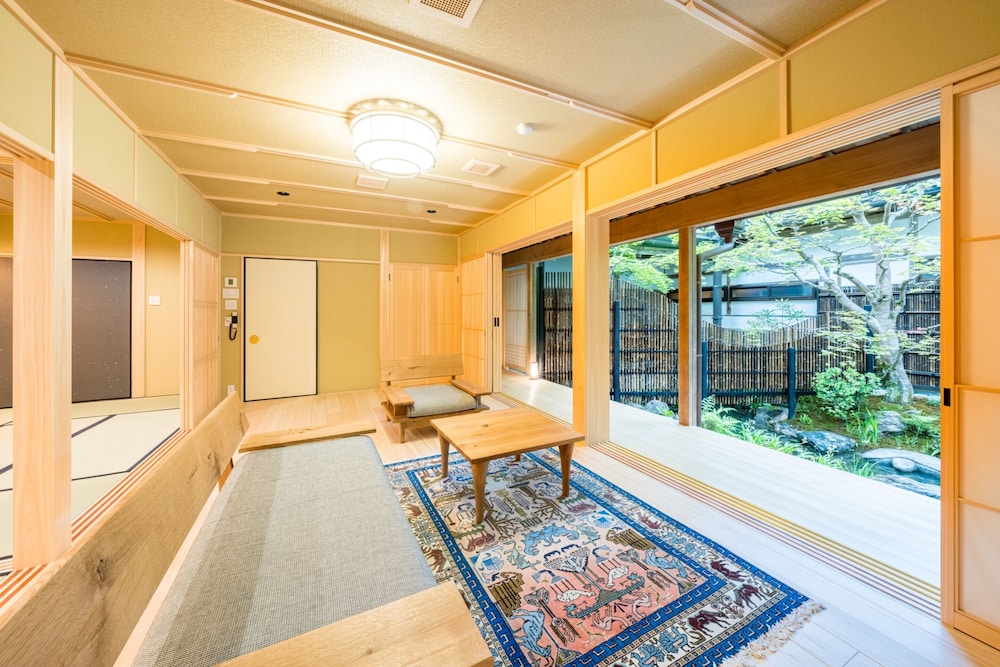 ラグジュアリー スイート 専用バスルーム ガーデンビュー 客室5 | 宿坊 準別格本山 恵光院