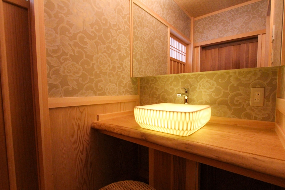スーペリア ルーム 禁煙 浴槽 客室の設備とサービス1 | 宿坊 準別格本山 恵光院
