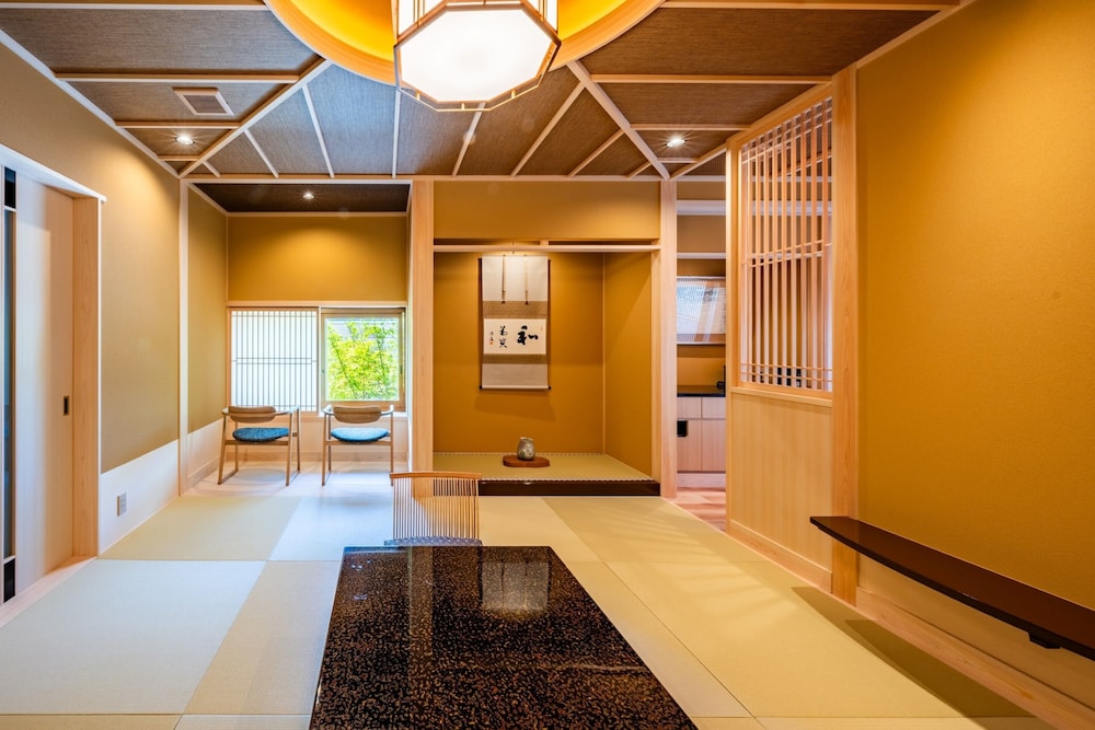 デラックス ルーム 禁煙 浴槽 客室1 | 宿坊 準別格本山 恵光院