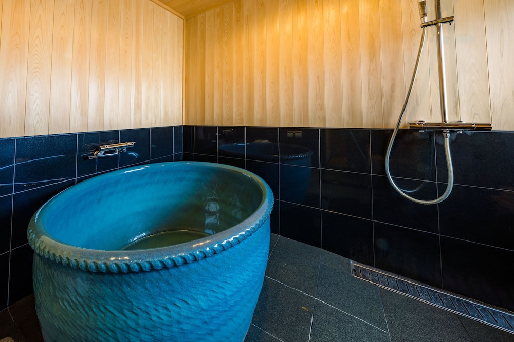 ジュニア スイート 禁煙 浴槽 バスルーム1 | 宿坊 準別格本山 恵光院