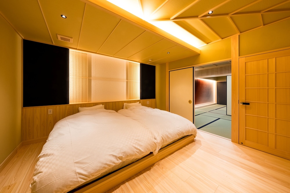 ラグジュアリー スイート 専用バスルーム ガーデンビュー 客室1 | 宿坊 準別格本山 恵光院