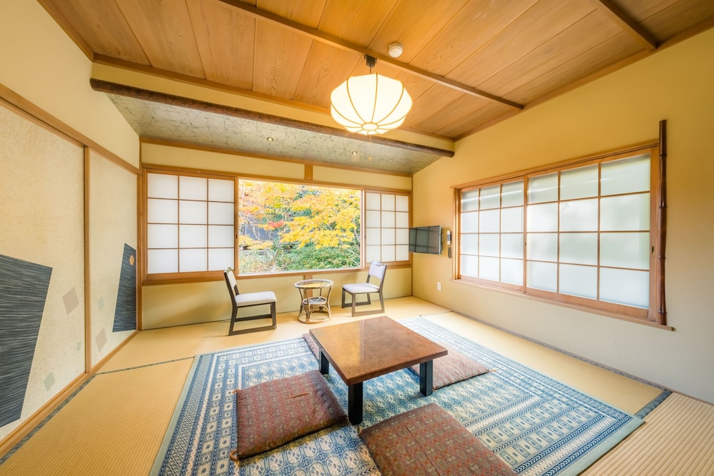 ファミリー 和室（禁煙、共用バスルーム） | 宿坊 準別格本山 恵光院