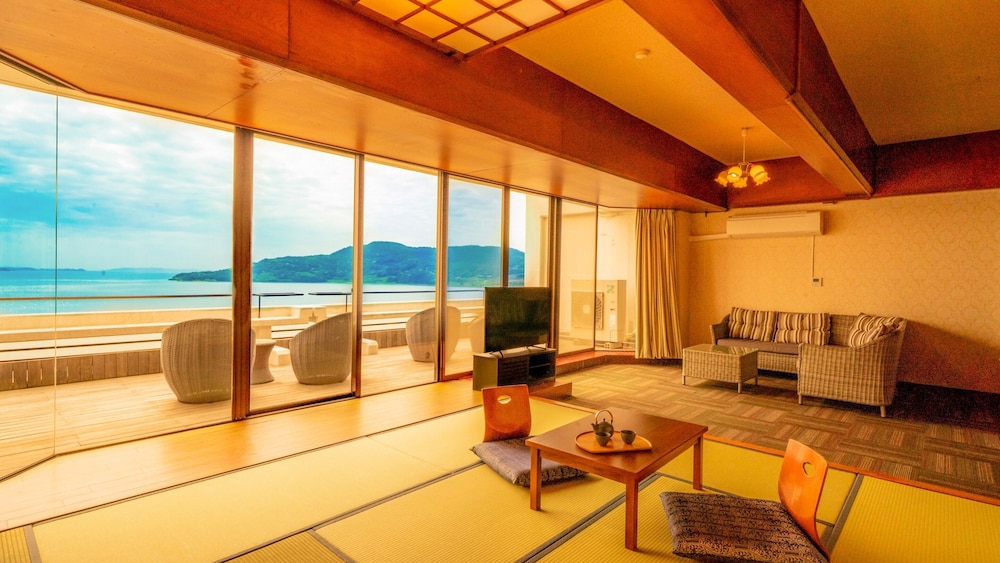 [禁煙] スーペリア和洋室ツイン 内風呂あり | 大江戸温泉物語 ホテル蘭風