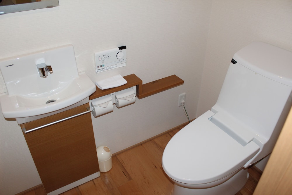 至然館 和洋室Aタイプ 布団付き 禁煙 バスルーム0 | 知床第一ホテル