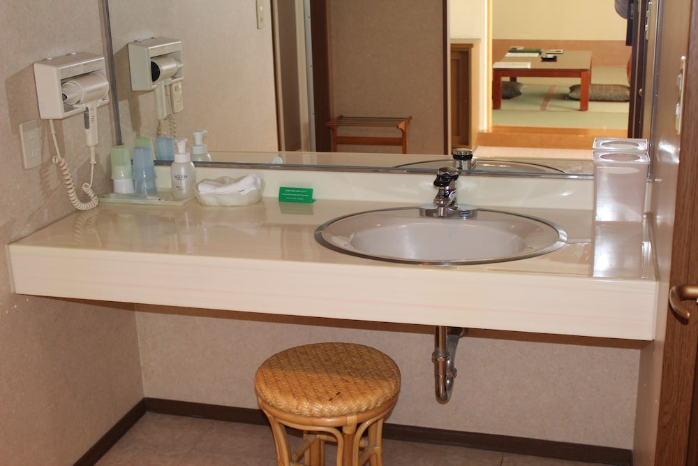 西館 和洋室 布団付き 9・10階フロア 禁煙 バスルーム4 | 知床第一ホテル