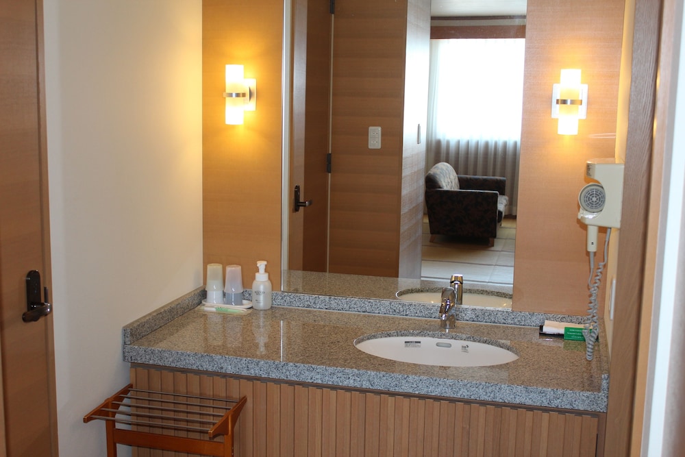 至然館 和洋室Aタイプ 布団付き 禁煙 バスルーム2 | 知床第一ホテル