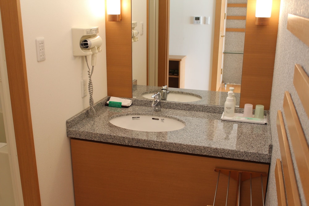 西館 和室ツイン 禁煙 バスルーム2 | 知床第一ホテル