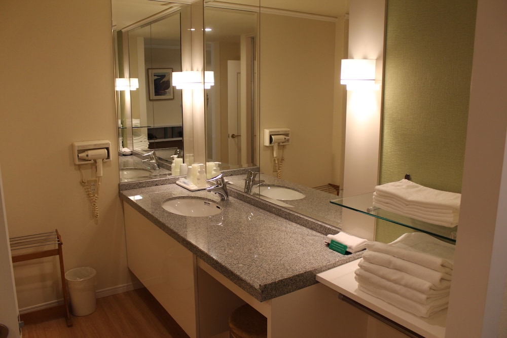 西館 和洋室 ファミリールーム 禁煙 バスルーム0 | 知床第一ホテル