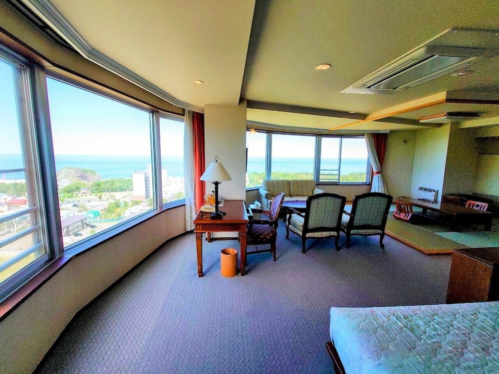 西館 和洋室 角部屋 布団付き 禁煙 パノラマビュー 客室1 | 知床第一ホテル