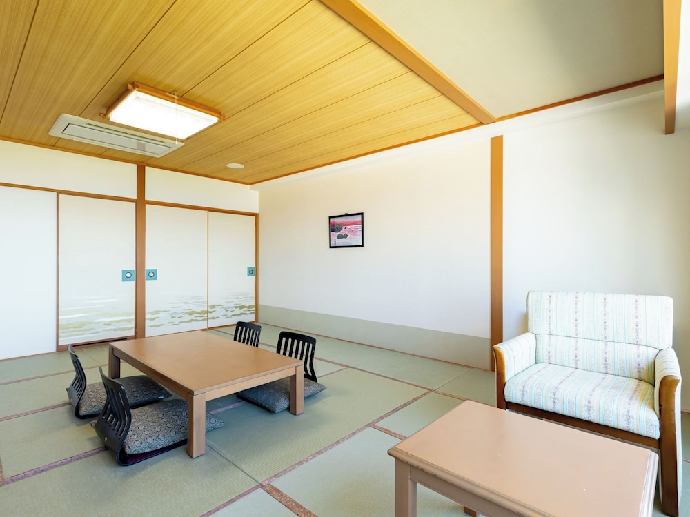 西館　和室10畳　禁煙 客室3 | 知床第一ホテル