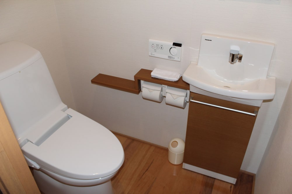 至然館 和洋室Bタイプ 布団付き 禁煙 バスルーム2 | 知床第一ホテル