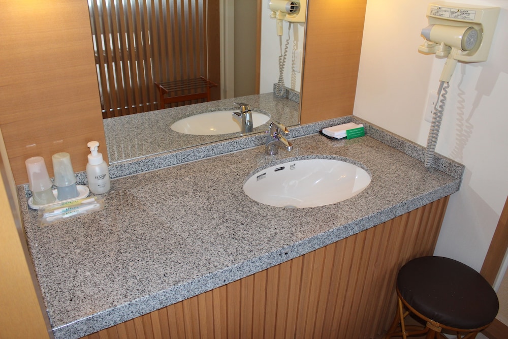 至然館 和洋室Bタイプ 布団付き 禁煙 バスルーム1 | 知床第一ホテル