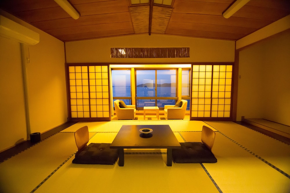 [喫煙] 海側和室 海鮮会席ディナー&朝食付き 共用バス ビーチ / オーシャン ビュー0 | 加太温泉 シーサイドホテル加太海月