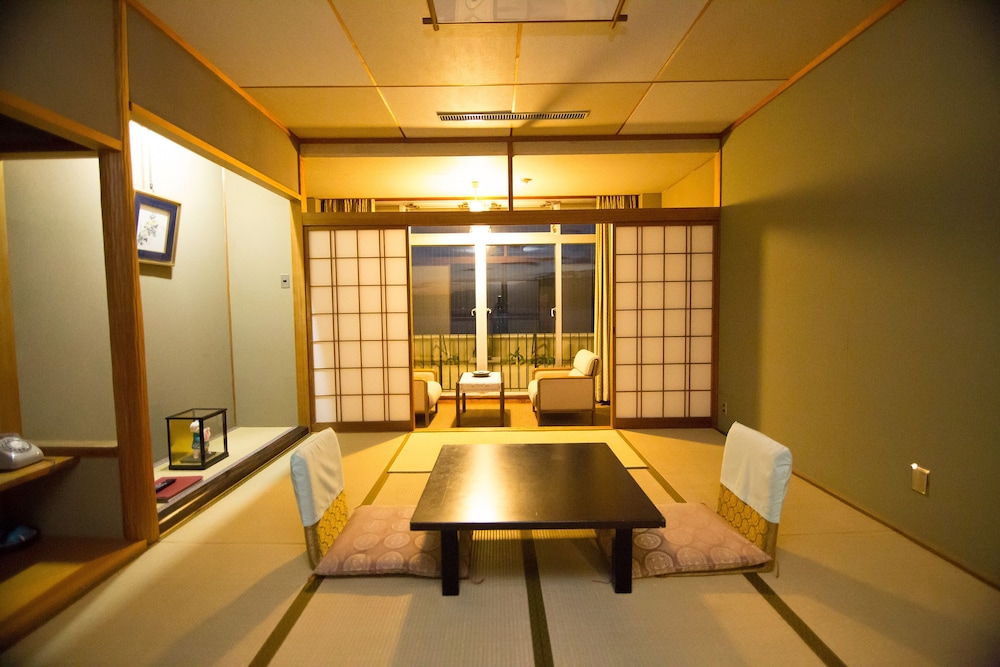 [喫煙] 海側和室 海鮮会席ディナー&朝食付き 共用バス 客室1 | 加太温泉 シーサイドホテル加太海月