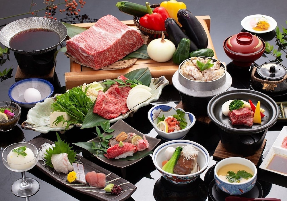 [禁煙] 山側和洋室 牛肉会席ディナー&朝食付き | 加太温泉 シーサイドホテル加太海月