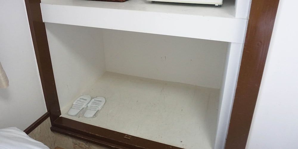 スタンダード ツインルーム 共用バスルーム オーシャンビュー 1階 禁煙 客室10 | ホテルオーシャンズ今帰仁