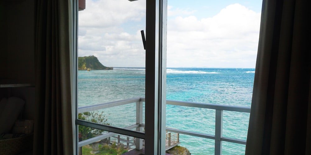 デラックス ツインルーム 専用バスルーム オーシャンビュー 2階 禁煙 バルコニー0 | ホテルオーシャンズ今帰仁