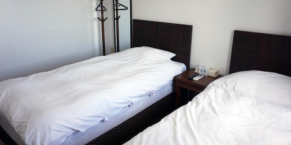 スタンダード ツインルーム 共用バスルーム オーシャンビュー 1階 禁煙 客室7 | ホテルオーシャンズ今帰仁