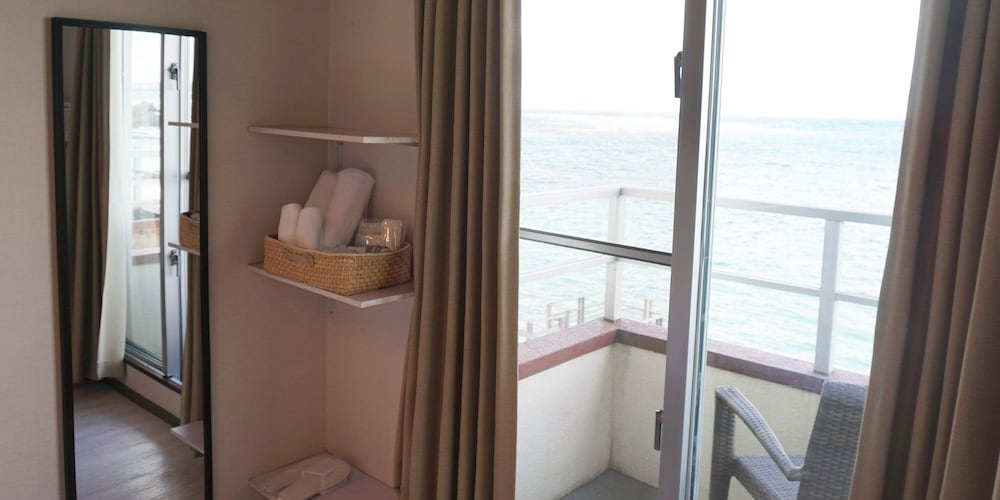 デラックス ツインルーム 専用バスルーム オーシャンビュー 2階 禁煙 客室10 | ホテルオーシャンズ今帰仁