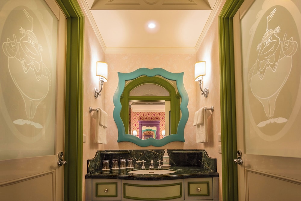 キャラクター ディズニーふしぎの国のアリスルーム（3～9階／禁煙) 客室1 | 東京ディズニーランド®ホテル