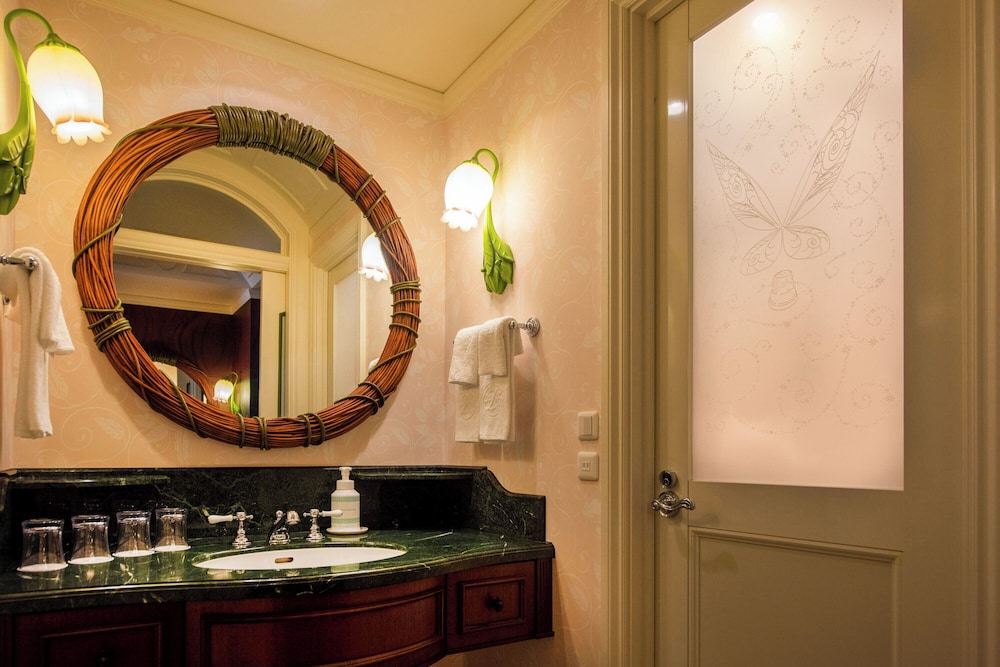 キャラクター ディズニーティンカーベルルーム（3～9階／禁煙) バスルーム1 | 東京ディズニーランド®ホテル