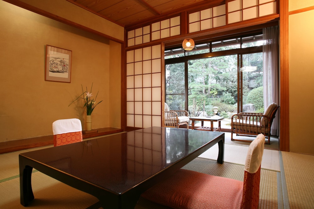 客室1 | 出雲神々縁結びの宿 紺家