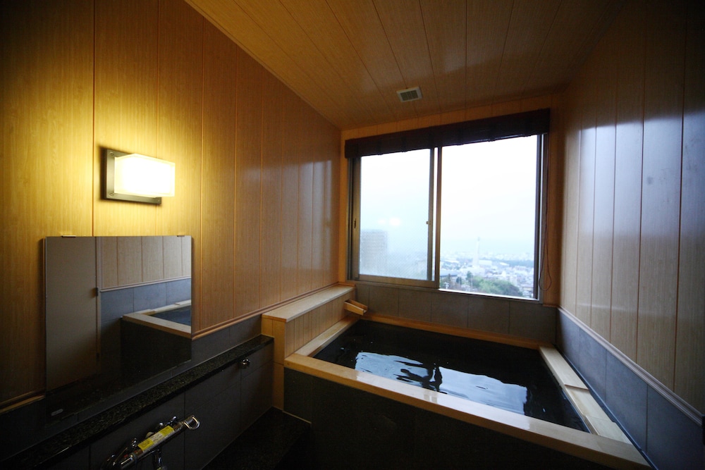 新館 月ノ想ファミリールーム(松風) バスルーム0 | 別府観海寺温泉 旅亭松葉屋