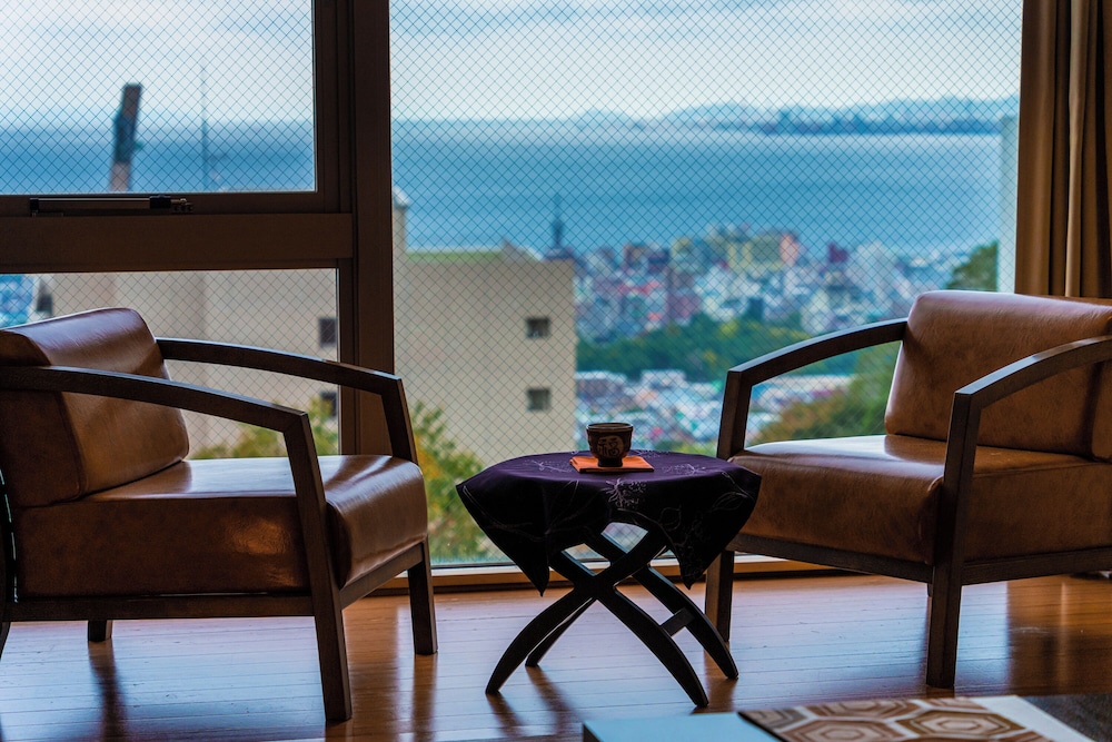 新館 月ノ想ファミリールーム(松風) 客室4 | 別府観海寺温泉 旅亭松葉屋