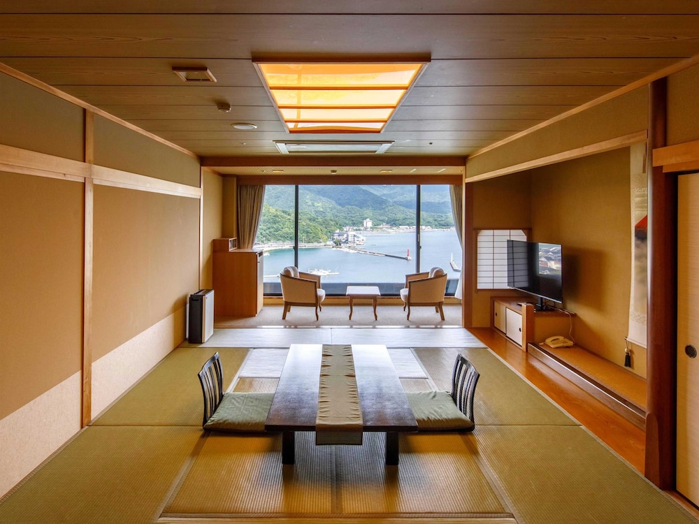 シービュー 和室(禁煙、バスルーム付) 部屋からの景観1 | 萩観光ホテル