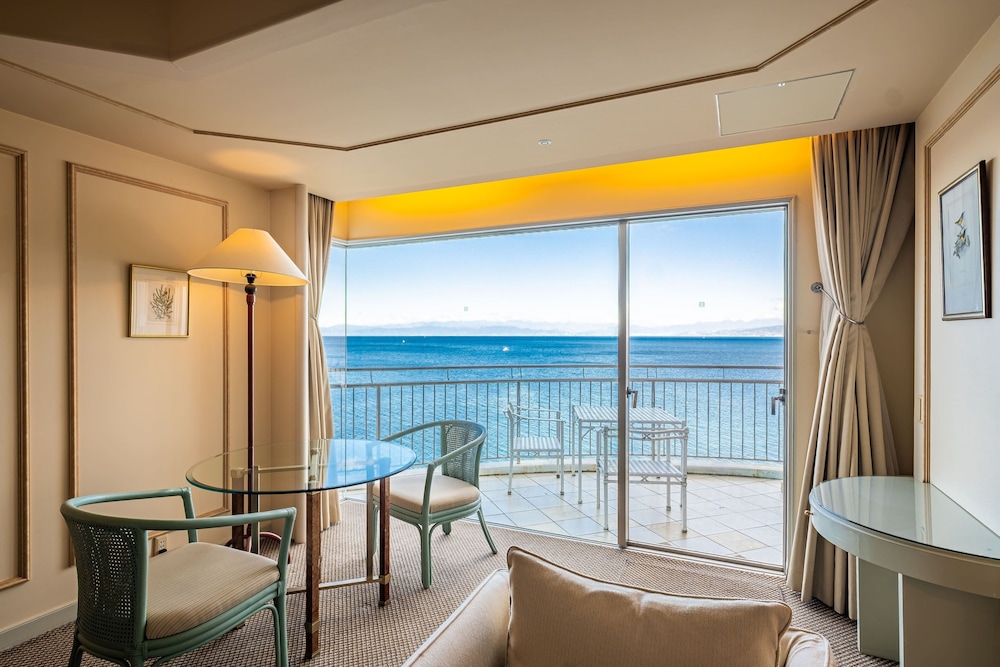 オーシャンビュースイート 禁煙 リビング エリア0 | 淡島ホテル