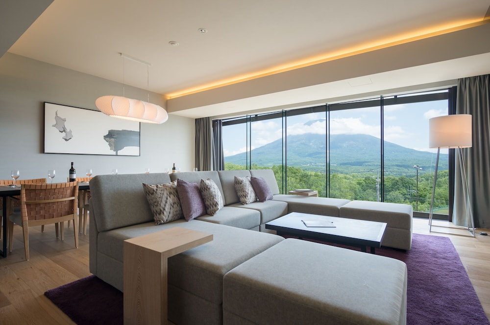 3 ベッドルーム アパートメント [スキーリゾート側] リビングルーム2 | AYA ニセコ