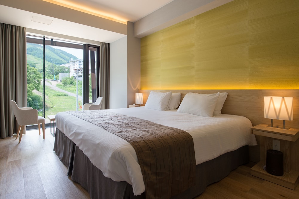 2 ベッドルーム アパートメントB [スキーリゾート側] 客室1 | AYA ニセコ