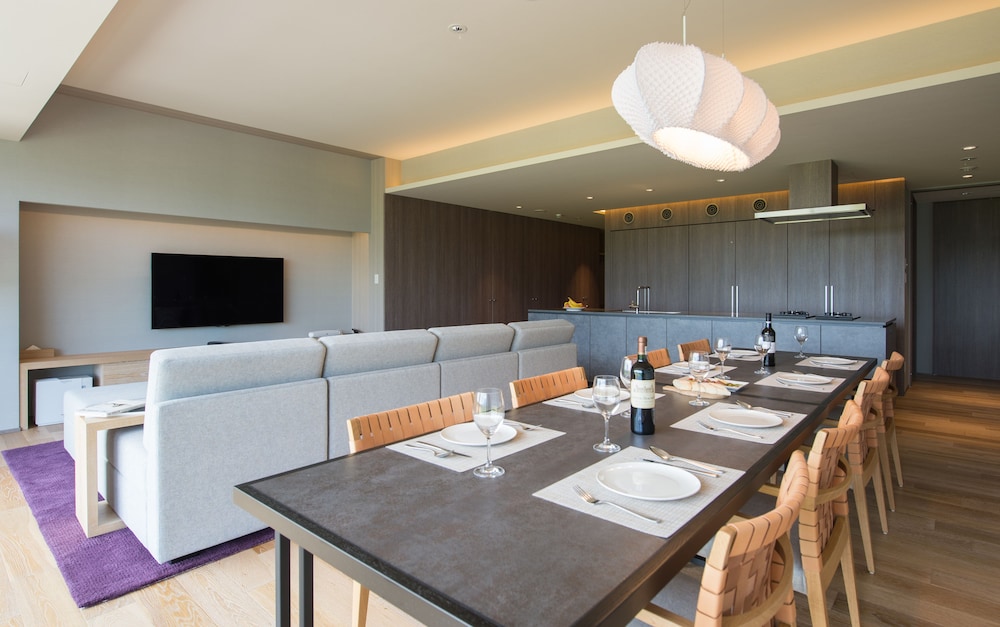 3 ベッドルーム アパートメント [マウンテンビュー] 客室内のダイニングエリア0 | AYA ニセコ